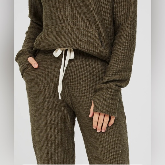 OFFLINE By Aerie Snowday
Jogger Size Medium - Picture 3 of 8